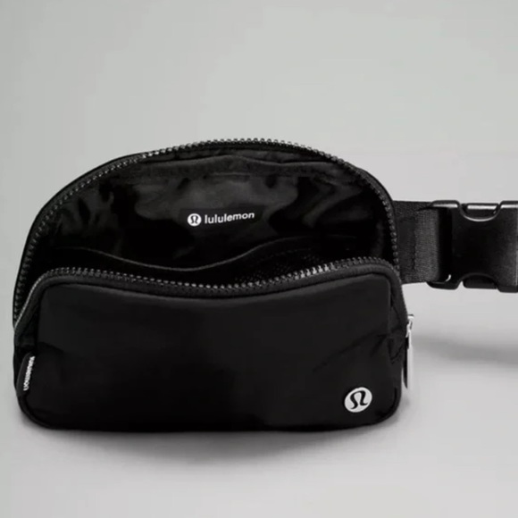 Lululemon Everywhere Belt Bag | 1L | Black | NWT - Picture 4 of 7